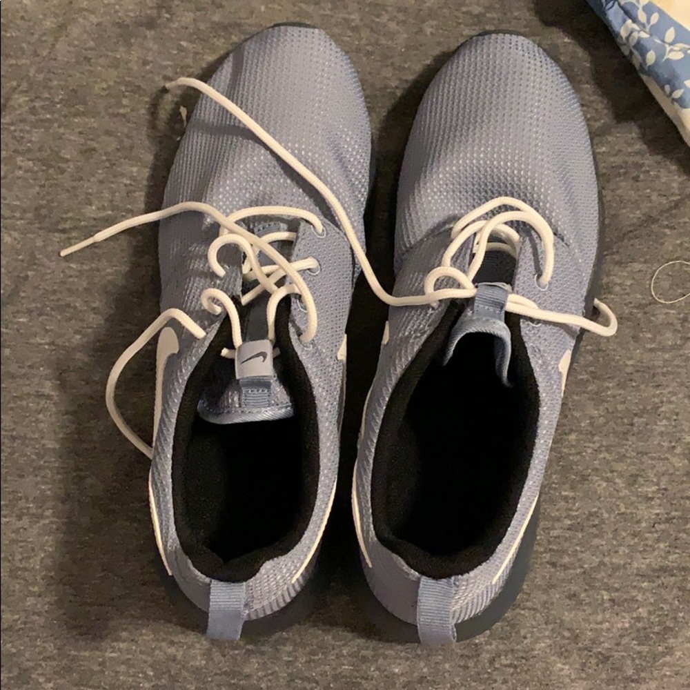 Size 7 nike women shoes never worn